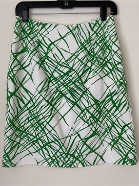BMoss Size 2 Green White Abstract Print A-Line Skirt Career Casual Classic
